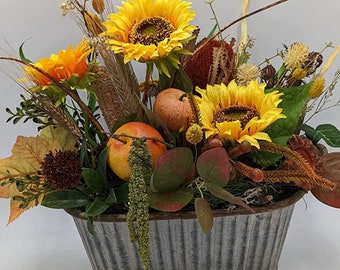 Herbstgesteck Herbstdekoration Apfel Sonnenblume Blätter Gräser Gelb Orange