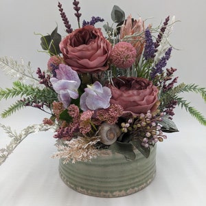 Arreglo de verano caracol arveja lavanda hierbas rosa púrpura menta