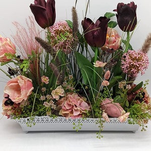 Table Arrangement Summer Arrangement Tulip Allium Grass Pink Green