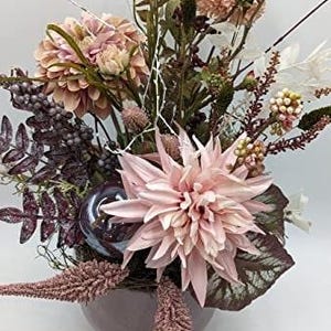 Arreglo otoñal, decoración otoñal, manzana, dalia, crisantemo, bayas, hierbas, rosa, verde.