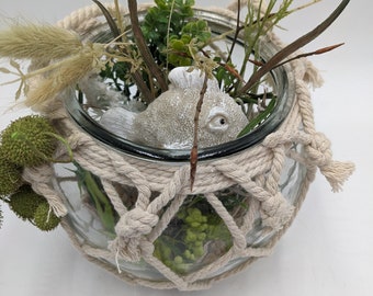 Zomerarrangement maritieme visaccessoires groen gras