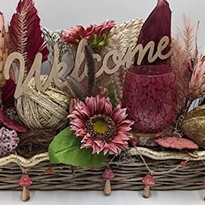 Arreglo otoñal, decoración otoñal, linterna de bienvenida, seta, girasol, accesorios, hierbas, rosa, verde.