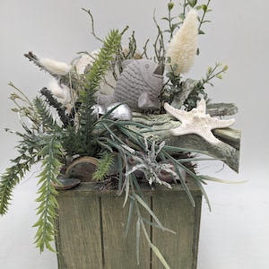 Summer arrangement maritime snail starfish fish cream