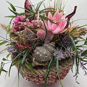 Arreglo de mesa arreglo de verano concha nenúfar flores hierbas rosa verde