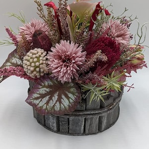 Autumn Arrangement Autumn Decoration Chrysanthemum Banksia Heath Grass Pink Green