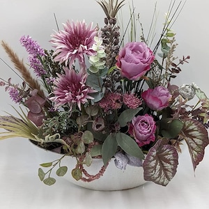 Arreglo de otoño decoración de otoño rosas eucalipto hiedra pastos rosa verde