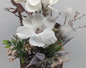 Winter Arrangement Flower Arrangement Magnolia Table Arrangement Pods Berries White Pink