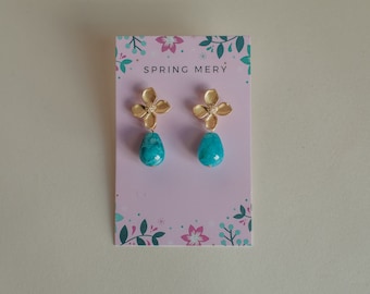 Boucles d'oreilles Delia avec pendentif fleur en laiton et jade bleu en pierre naturelle