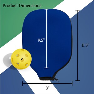 Pode incluir: Uma capa azul para raquete de pickleball com z&iacute;per, medindo 24 cm de altura e 20 cm de largura. Uma bola de pickleball amarela com buracos est&aacute; ao lado da capa. As dimens&otilde;es do produto s&atilde;o exibidas.