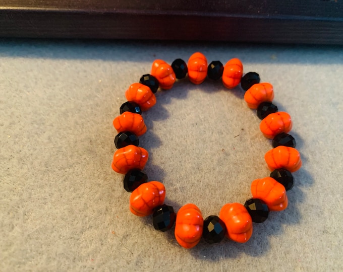 Halloween beaded stretch bracelet with glass pumpkins