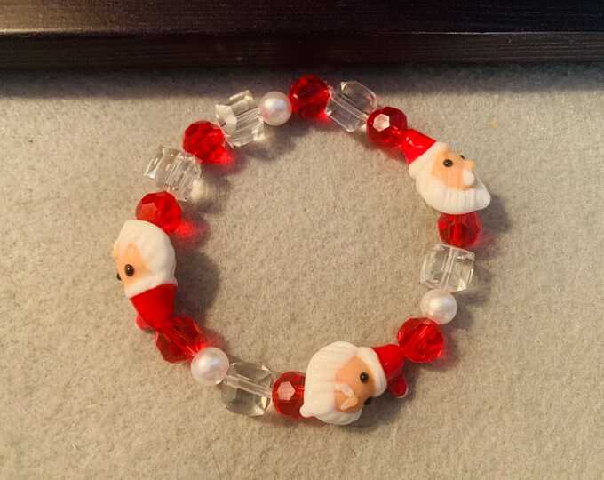 Santa beaded stretch bracelet with Santa glass beads. Ready to ship!