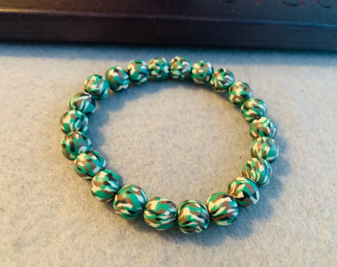 Camouflage beaded bracelet