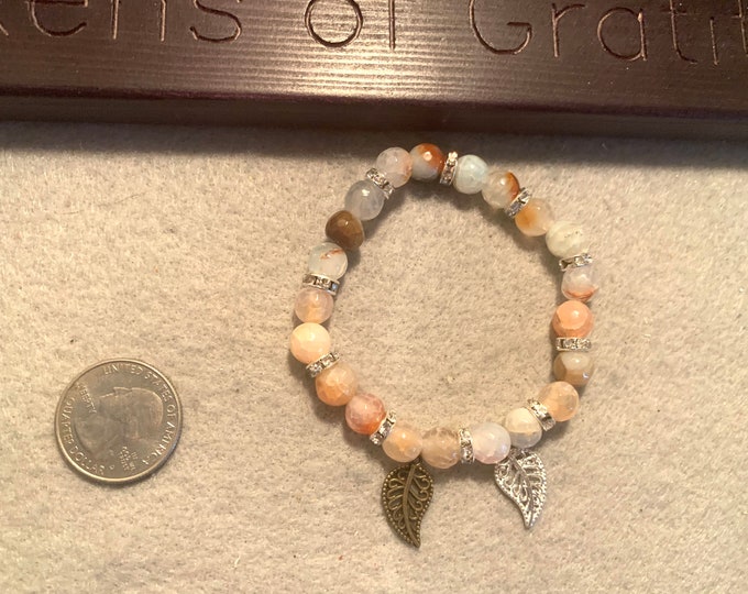 Leaf Charm/Agate Natural stone beaded stretch bracelet with leaf charms