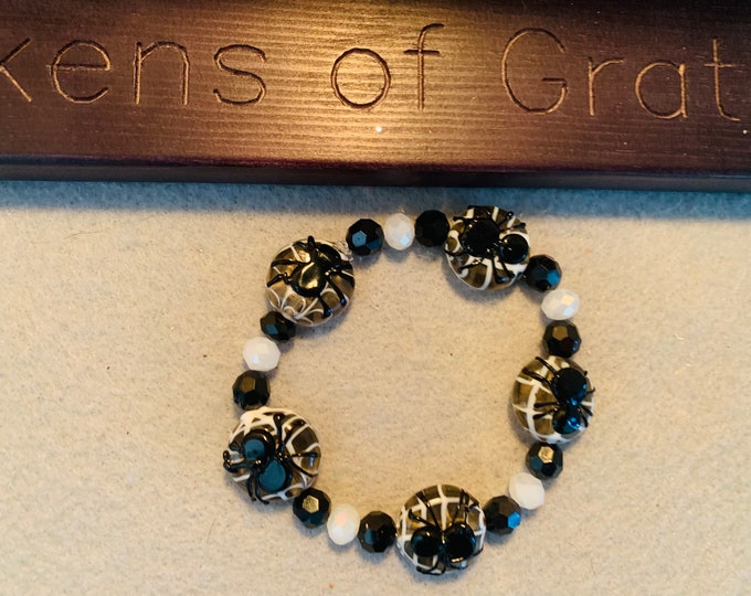 Halloween beaded stretch bracelet with spider beads