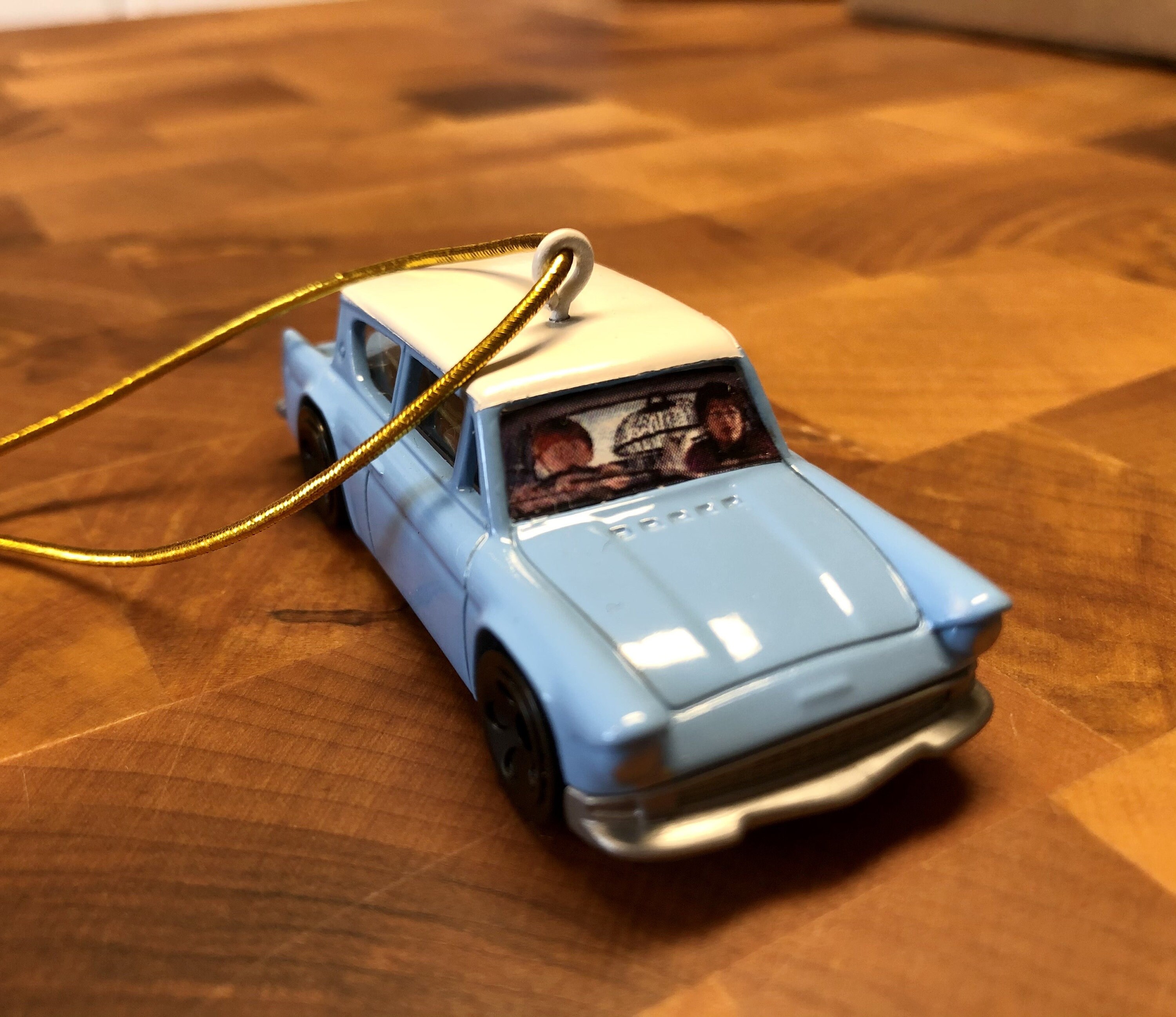HP Flying Ford Anglia Weasley car ornament