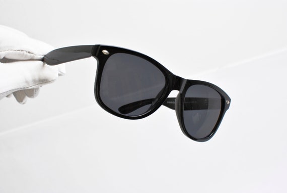 Jet black wayfarer sunglasses hotsell