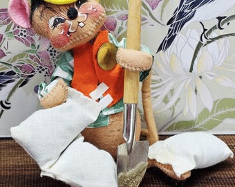 Annalee Flood Relief Mouse - 1993 Dated -  Brown Mouse with Sand Bags & Shovel, Safety Vest + Yellow Hat - Rare Annalee Dolls Collection