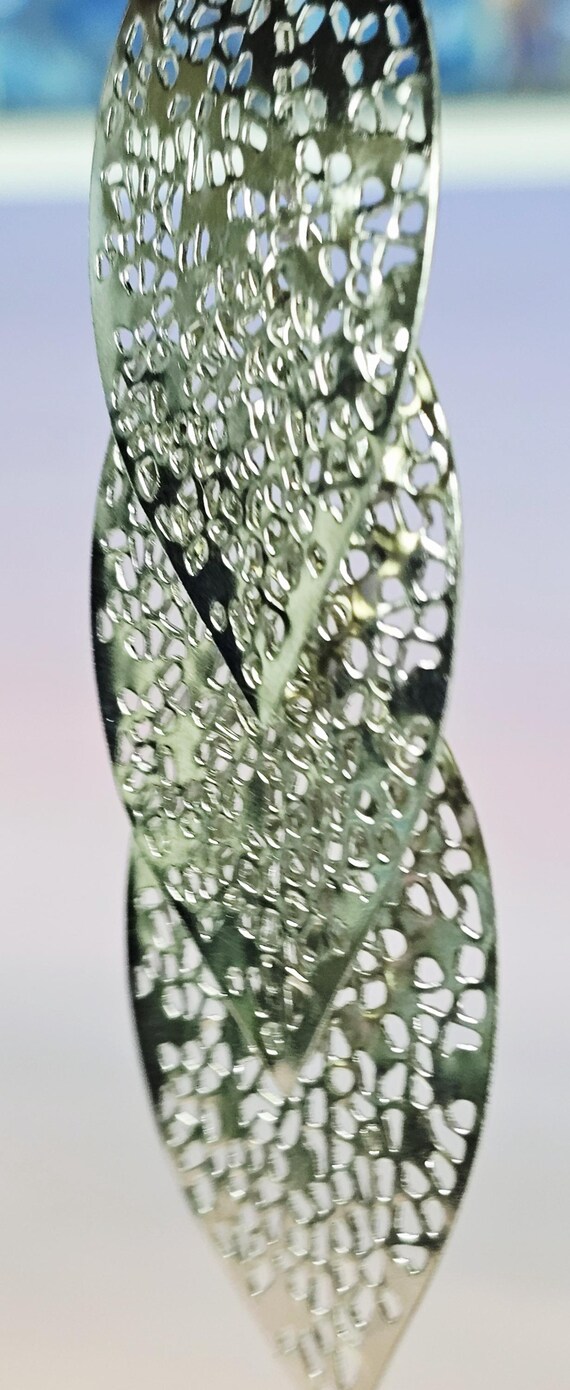 Silver Tone Three Leaf Dangle Earrings - Filligre… - image 4