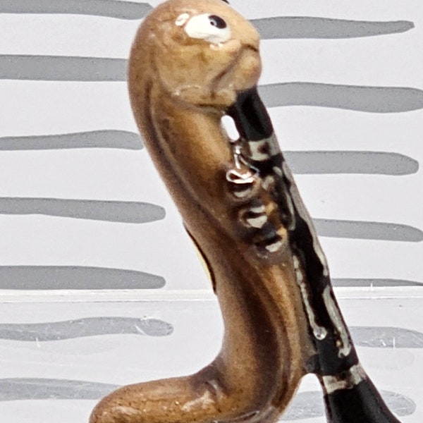 HAGEN RENAKER caterpillar playing clarinet wars and in excellent condition!!