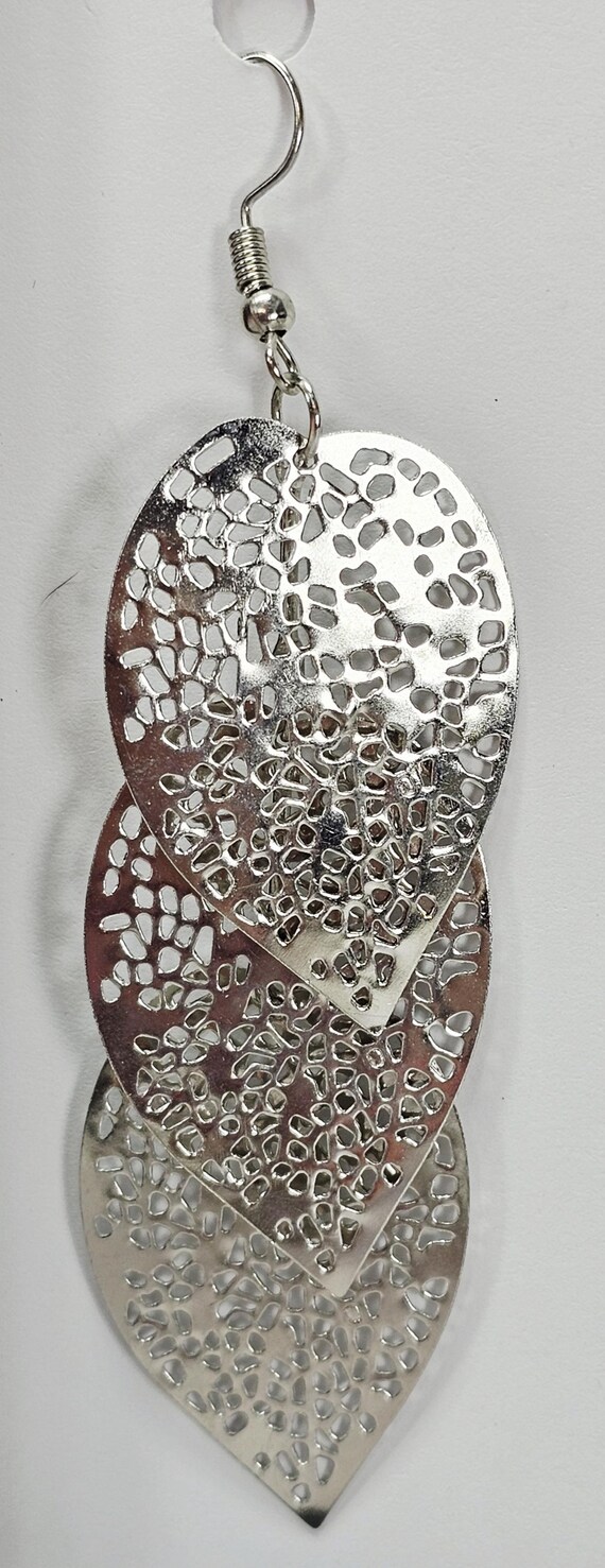 Silver Tone Three Leaf Dangle Earrings - Filligre… - image 3