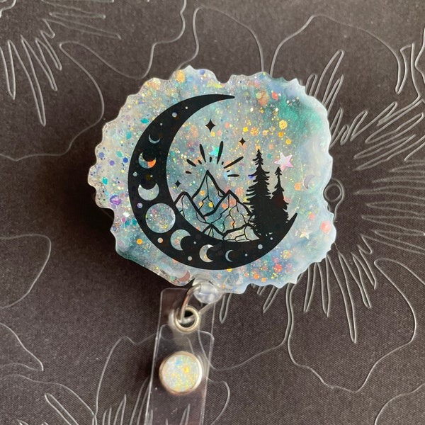 Bobine de badge Phase de lune : géode scintillante, scène de montagne