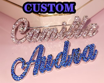 Broche personalizado con diamantes de imitación de cristal de cualquier color, alfileres de solapa con nombre personalizado de Bling, joyería personalizada para miembros del equipo, regalos de cumpleaños