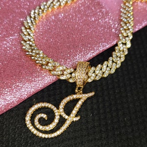 Collar colgante inicial de letras de guión único con cadena cubana, regalo único para ella, gargantilla inicial de diamantes de zirconia cúbica, joyería de cumpleaños