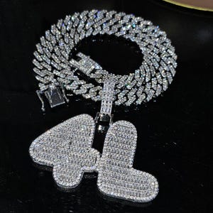 Collar personalizado con letras grandes de baguette helada y cadena cubana, colgante personalizado, collar con nombre personalizado, regalo de cumpleaños para ella.