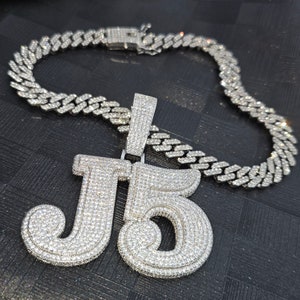 Aangepaste Iced Out-hangers met grote naam met Cubaanse ketting van 12 mm, aangepaste ketting met letters en cijfers, verjaardagscadeau voor hem, gepersonaliseerde hiphop-sieraden