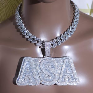Pingente personalizado com letra grande em formato de Baguettecz, corrente cubana com diamantes de 15 mm, corrente com nome personalizado, colar personalizado, presentes para ele