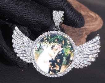 Collar personalizado con foto de alas de ángel, diamantes micro pavé, cadena con foto personalizada