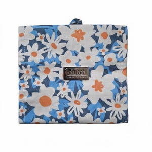 Pillfold XL Oversized Stylish Pill Organizer Daisies