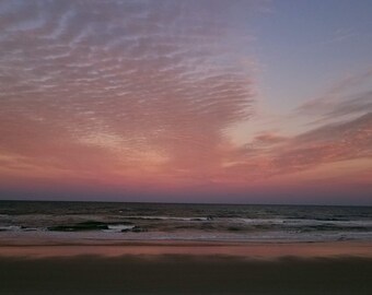 Coucher de soleil sur la plage de Floride : ciel rose, paysage marin