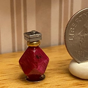 Dollhouse Miniature perfume bottle - 1:12 scale
