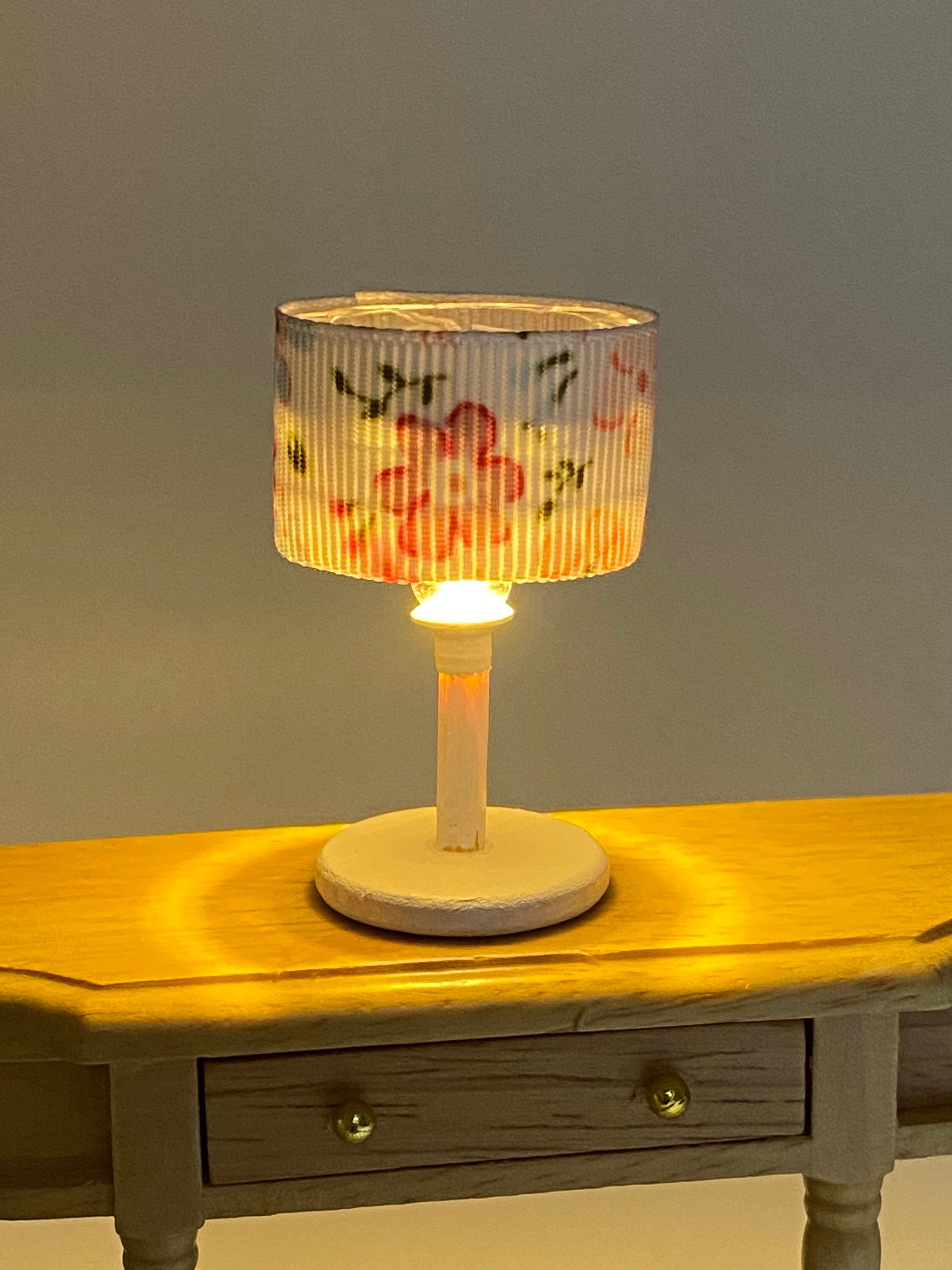 WORKING Dollhouse Lamp