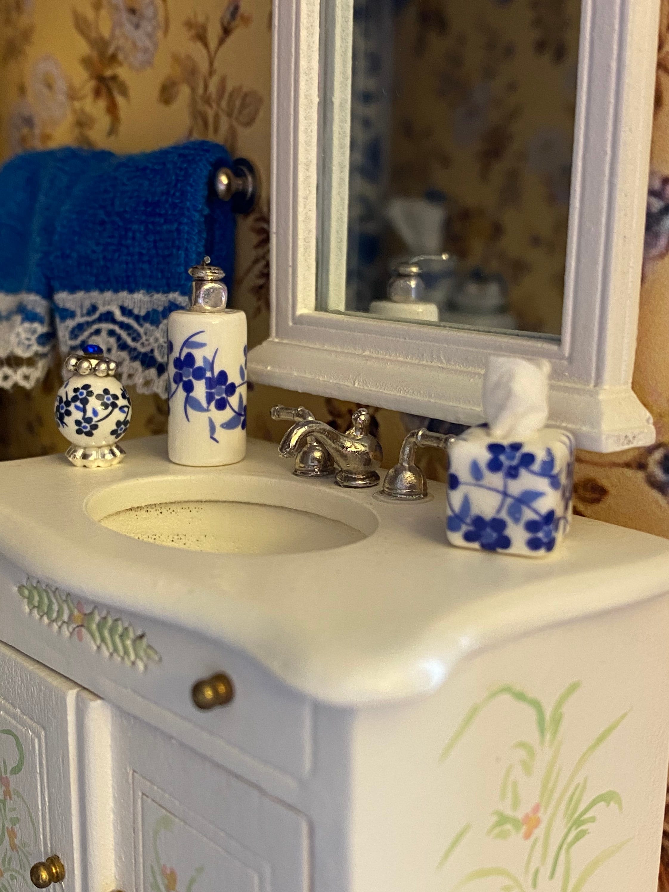 Dollhouse Miniature Bath Set 112 Scale Blue Floral Tissue Etsy Ireland