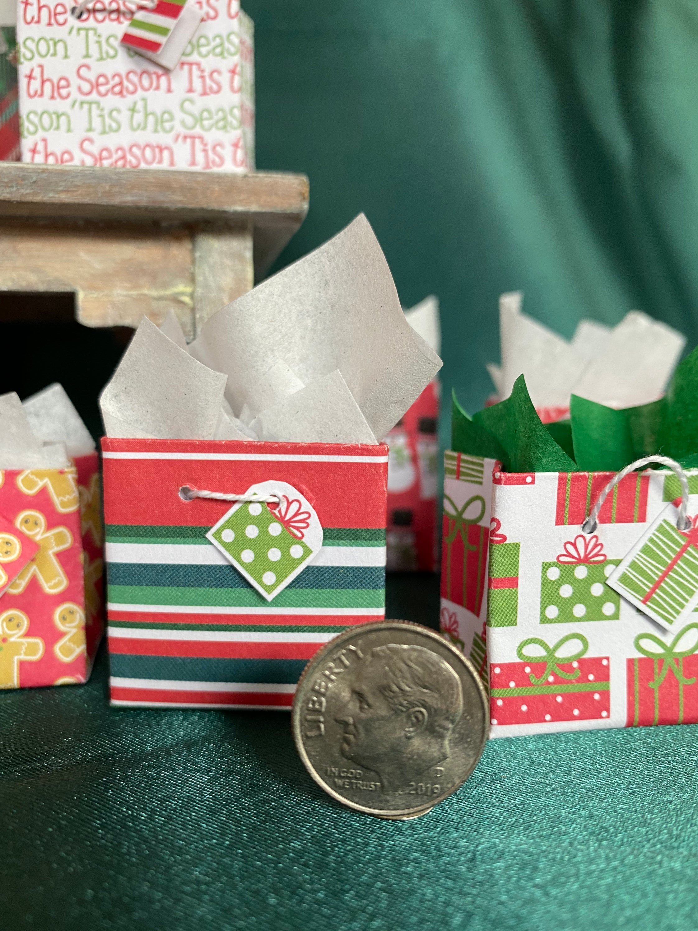 Handmade 1:12th Scale Dolls House Miniature Set of 3 Christmas Xmas Gift Bags 2 