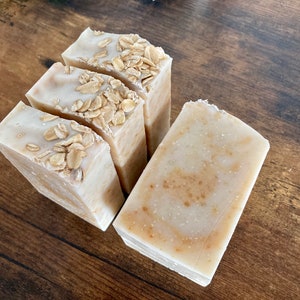 Oats, Almond & Honey Soap | 115g | Artisan soap made in Canada | small gift | natural ingredients