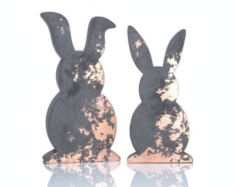 Große Osterhasen aus Beton mit Blattmetall - Hasenkontur im 2er-Set