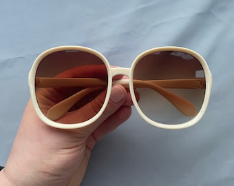 Große cremefarbene und hellbraune Sonnenbrille | Vintage Paris Hilton Style 2000er Jahre Sonnenbrillen| Übergroße Hippie Glamour Sunnies |