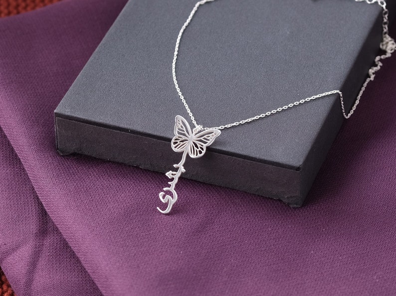 Personligt fjärilshängehalsband med arabiskt namn, mors dag-presenter, arabiskt namnhalsband i 925 sterlingsilver, personliga smycken bild 1