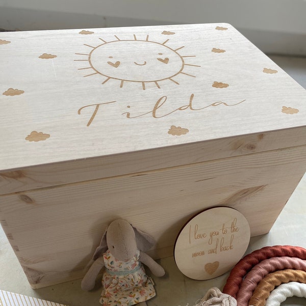 personalisierte Holz Erinnerungskiste - Sonne mit Wolken