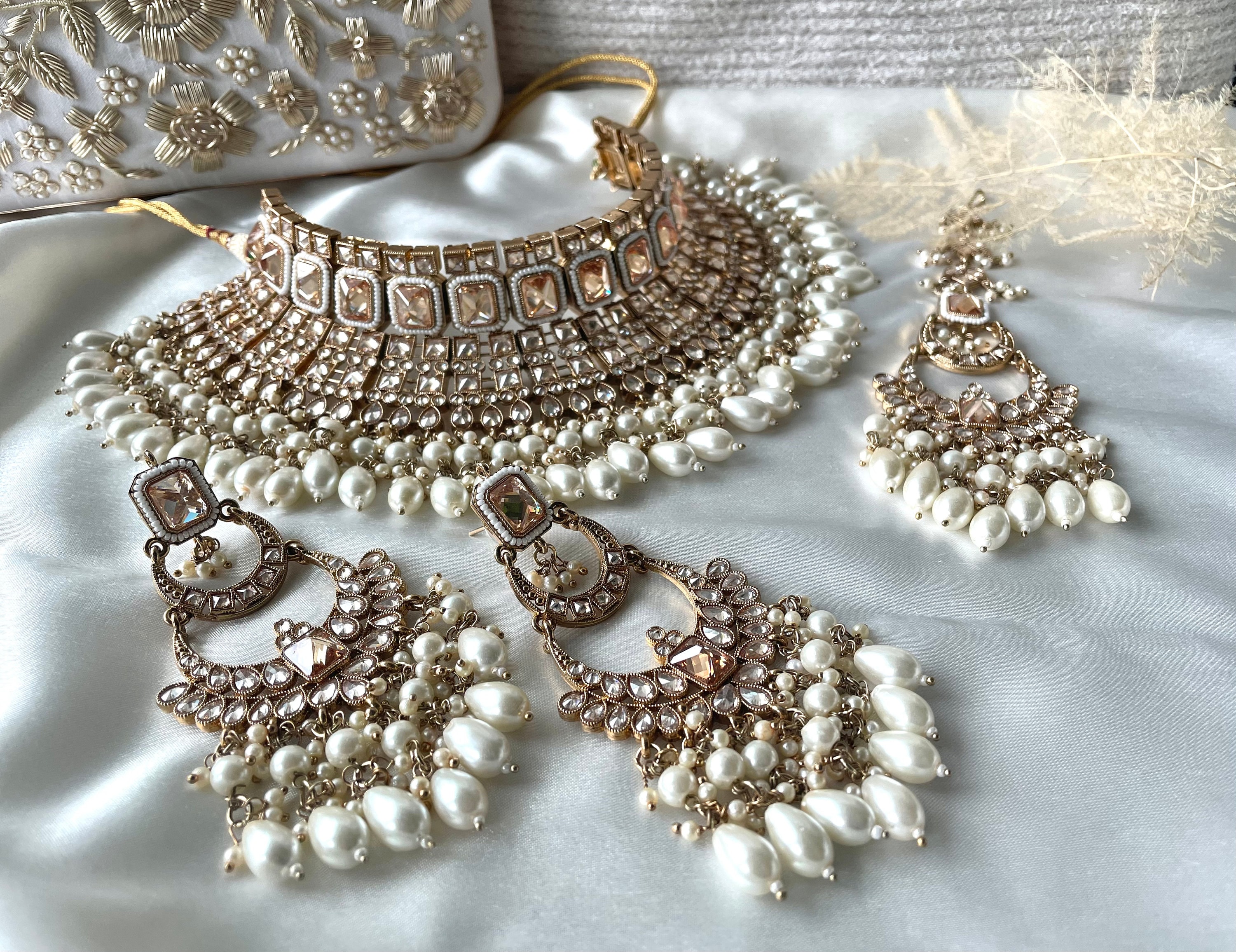 White stone shop necklace for wedding