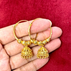 Aros Jhumka de oro Oro Bali Chapado Jhumkas Pendientes de oro de 24 quilates dubai Pendientes Jhumkas Punjabi Pendientes tradicionales Jhumkas delicados ISHA