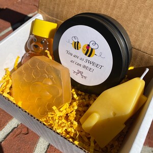 Welcome Home Gift Box with Raw Pure Honey, Beeswax Candle and Soap Gift Set, New Home Housewarming Gift, Bee Gift Box, Client Corporate Gift bild 4