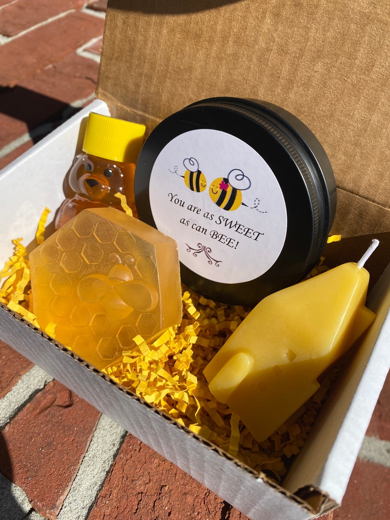 Welcome Home Gift Box with Raw Pure Honey, Beeswax Candle and Soap Gift Set, New Home Housewarming Gift, Bee Gift Box, Client Corporate Gift bild 4