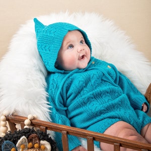 Blue Cable Knit Wool Romper en Bonnet Set: Baby Alpaca Wol Gebreide Gift Set voor Baby of Peuters. Kabel Gebreide Wol Set met Hoed Baby Alpaca afbeelding 1