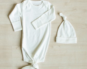 Biologisch katoen geknoopte babyjurk set met hoed, neutrale baby slaper, ziekenhuis baby slaper, baby jurk GOTS gecertificeerd Pima katoenen jurk set