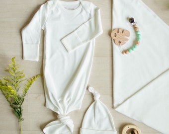 Sweet Sleep! Organic Pima Cotton Knotted Gown, Knotted Hat, and Blanket Baby Gift Set