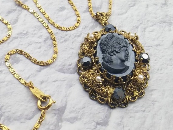 Trifari cameo necklace deals